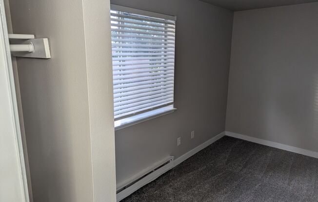2 beds, 1 bath, 886 sqft, $1,875, Unit J201