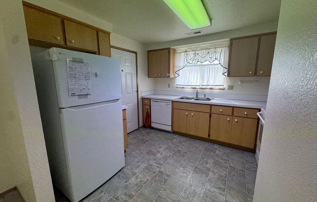 3 beds, 1 bath, $1,550