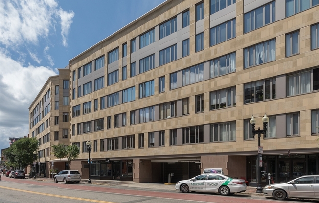 1 bed, 1 bath, 829 sqft, $4,300, Unit 210