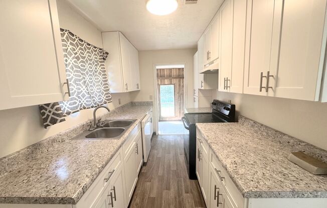 Bright kitchen updates in quiet Culdesac
