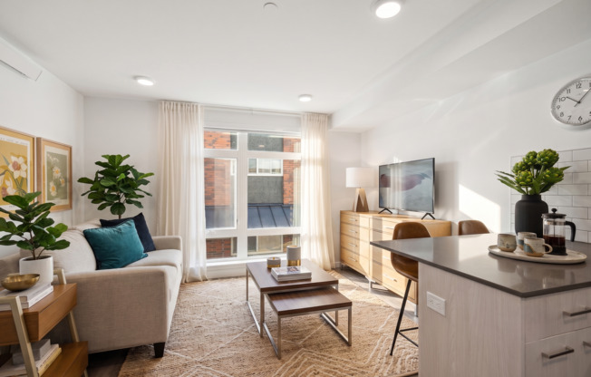 Studio, 1 bath, 688 sqft, $2,547, Unit 2