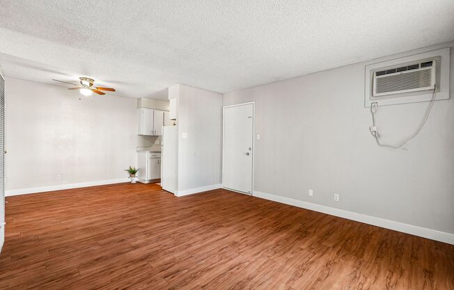 2 beds, 1 bath, 916 sqft, $1,495, Unit 15
