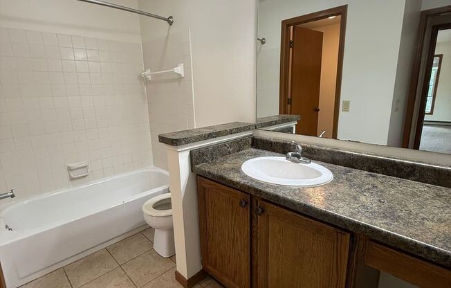 2 beds, 1 bath, 1,050 sqft, $1,600, Unit 7722CH