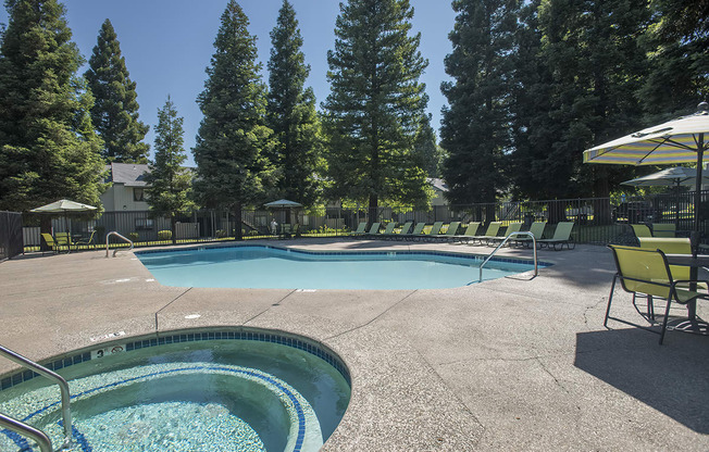 Pepperwood Apartments Pool & Spa