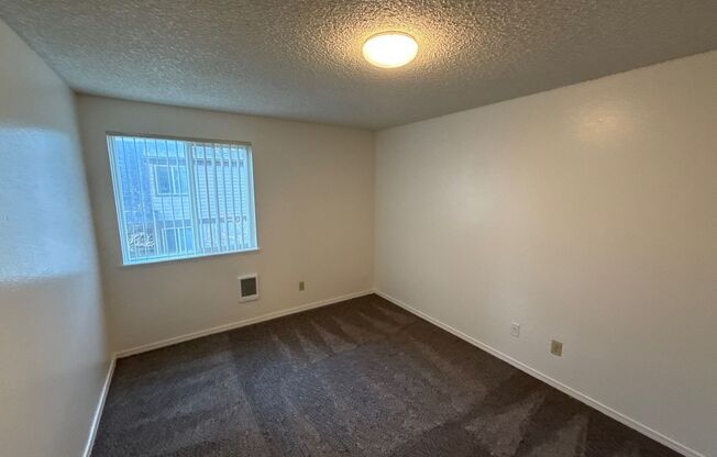 1 bed, 1 bath, 620 sqft, $1,175, Unit 14