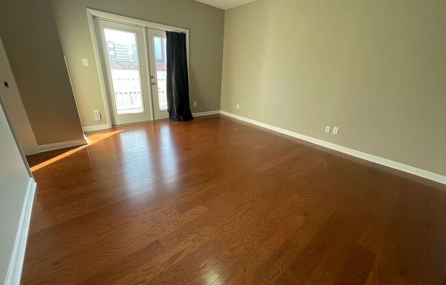 Beautiful 1 bedroom home is the heart of Greensboro!