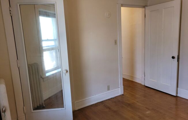 1 bed, 1 bath, $1,125, Unit 11