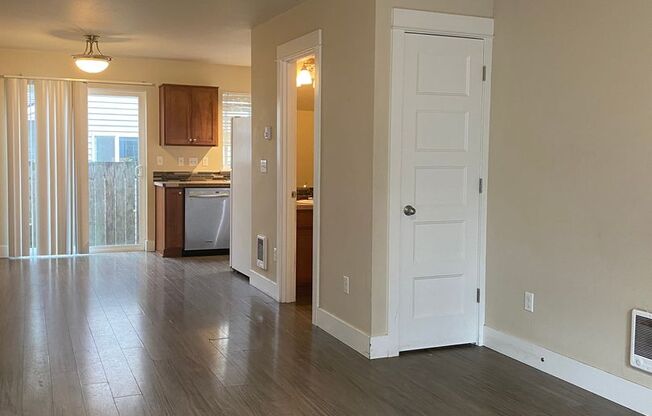 8527-8539 SE Clinton 7 plex