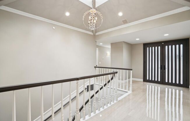 Elegant Los Altos Townhouse Near Redwood Grove & Shoup Park
