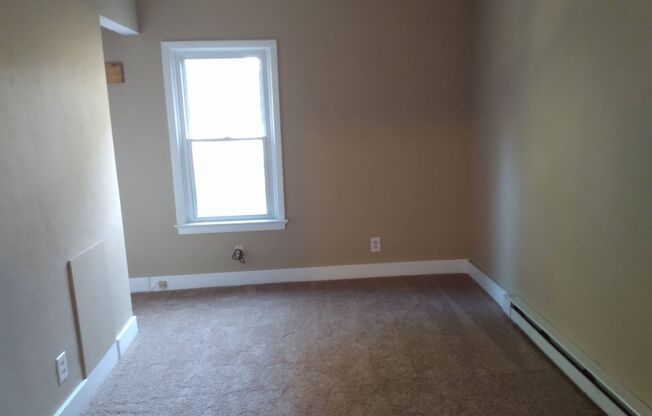 2 beds, 1 bath, 1,088 sqft, $950, Unit 24 West Big Spring Ave Unit 2