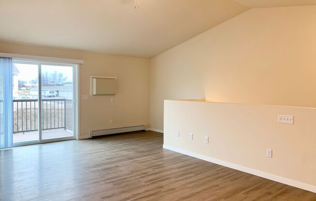 2 beds, 1 bath, 889 sqft, $1,470, Unit HO 131-04