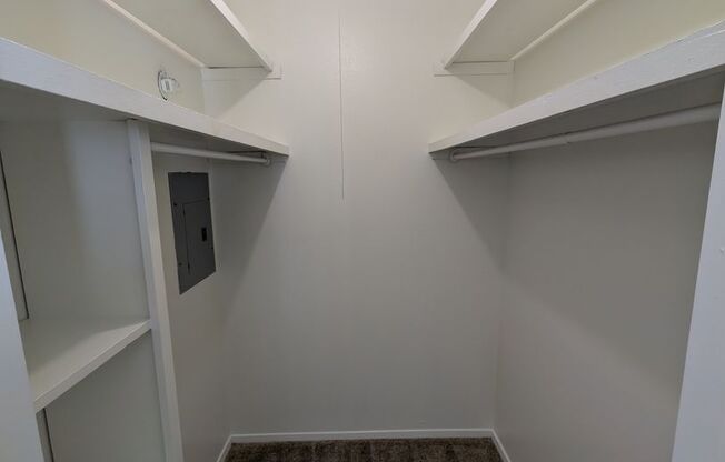 2 beds, 1 bath, 952 sqft, $905, Unit TH 208