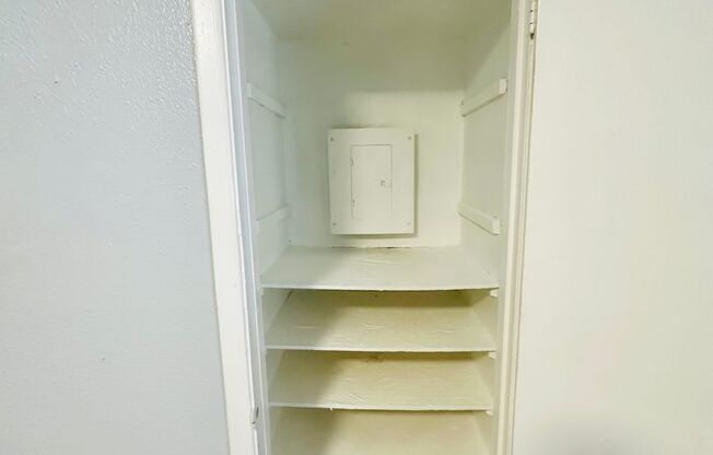 2 beds, 1.5 baths, 992 sqft, $780, Unit 215E