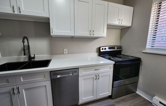 1 bed, 1 bath, 465 sqft, $1,300, Unit 411