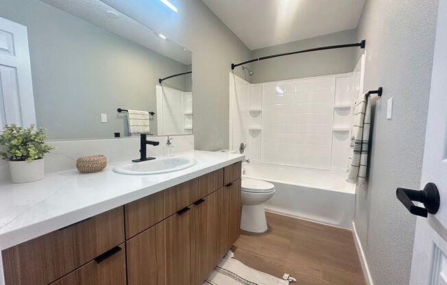 2 beds, 1 bath, 865 sqft, $2,630, Unit 320-14