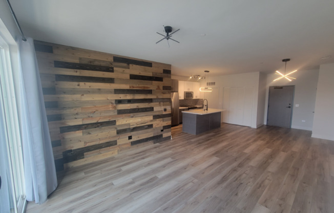 302 W LIBERTY DR