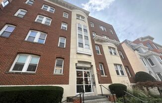 Charming Studio Unit Condo in Dupont Circle!