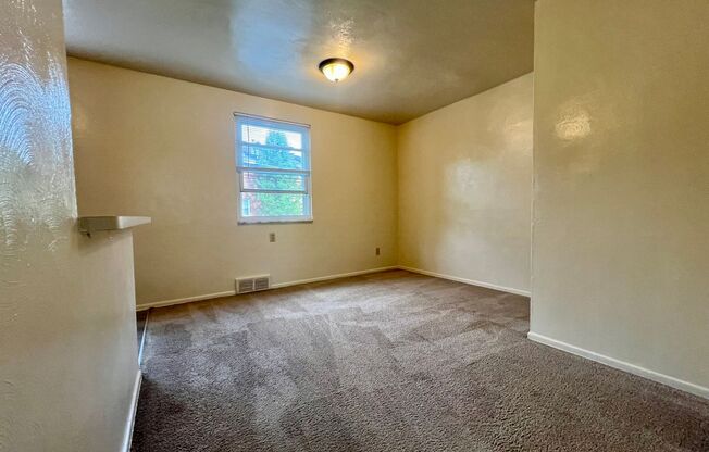 Magnificent 3 Bedroom Townhome with Garage! A Hidden Gem in Plum! Call Today!