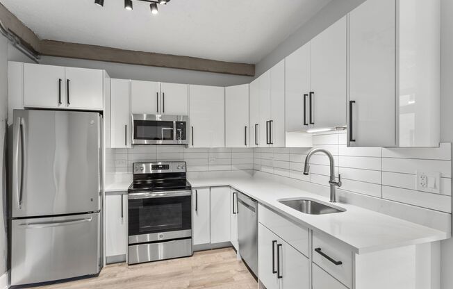 Studio, 1 bath, 345 sqft, $1,600, Unit 412