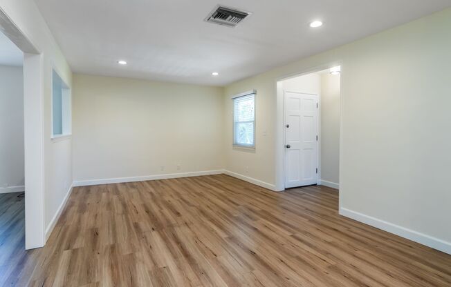 Charming 3 Bedroom 2 Bath home South of the Blvd