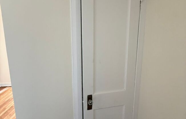 1 bed, 1 bath, 572 sqft, $1,510, Unit Old King Edward 46