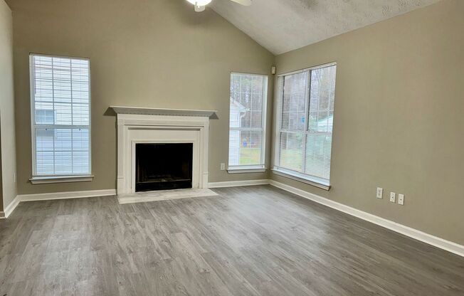 Open, Updated 3 Bed/2.5 Bath Home in Jonesboro!