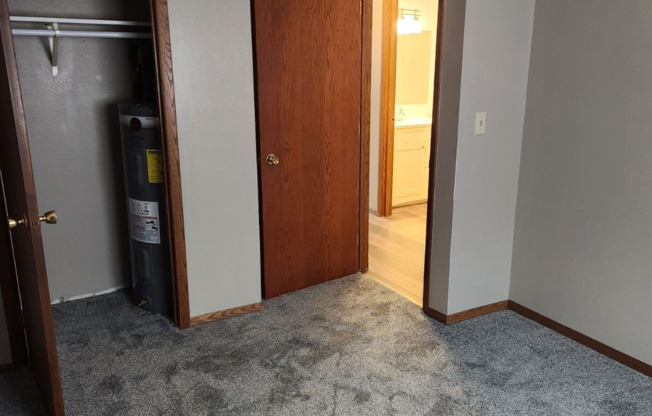 2 beds, 1 bath, $800, Unit Unit 5