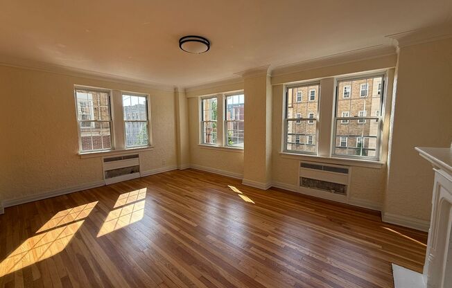 2 beds, 2 baths, 1,303 sqft, $2,200, Unit New King Edward 202