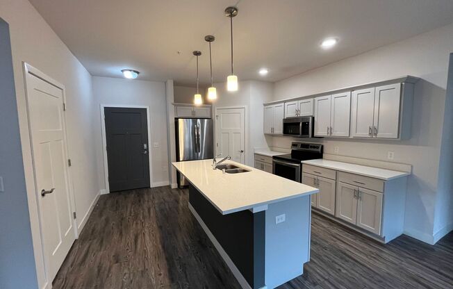 3 beds, 2 baths, 1,448 sqft, $2,095, Unit Lime 428