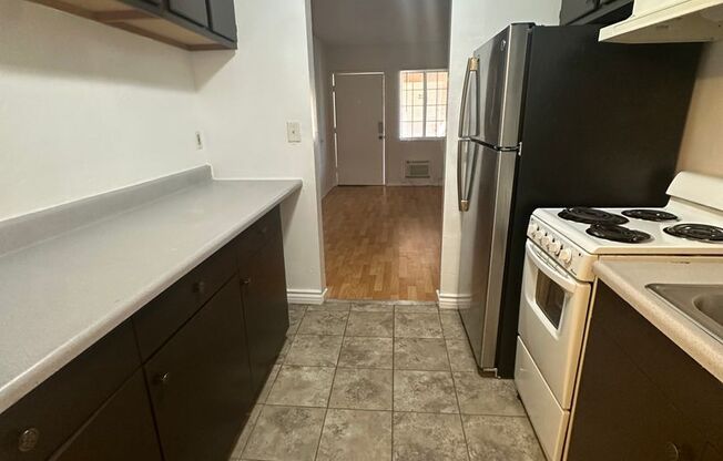 2 beds, 1 bath, 500 sqft, $2,000, Unit 210