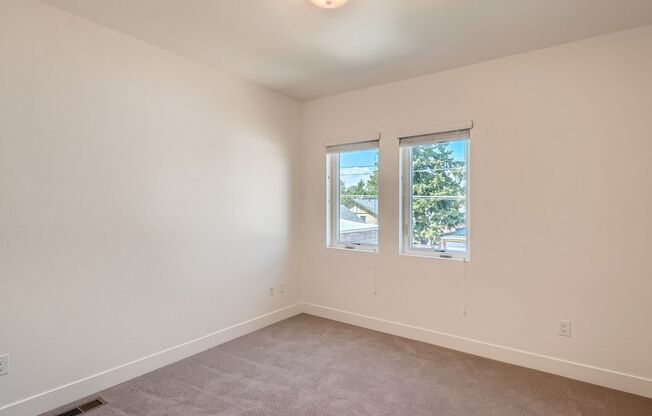 3 beds, 3.5 baths, $3,800, Unit 2887 Fairfax St