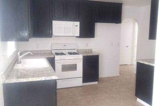 2 beds, 1 bath, $1,500