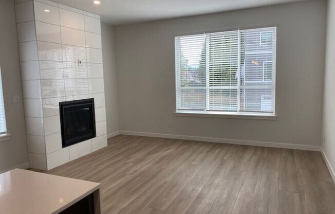 3Bd/3Ba Monroe Townhouse