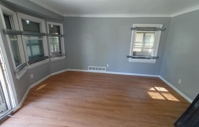3 bed ranch on Detroit's East Side Now Available! - $900/mo