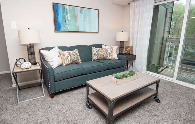 2 beds, 1 bath, 880 sqft, $1,661, Unit 27-2D