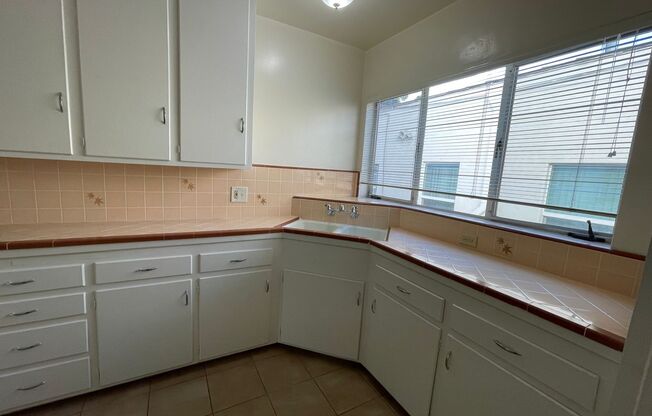 Studio, 1 bath, 360 sqft, $1,650, Unit 03