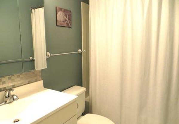 2 beds, 1 bath, 911 sqft, $3,800, Unit 65K