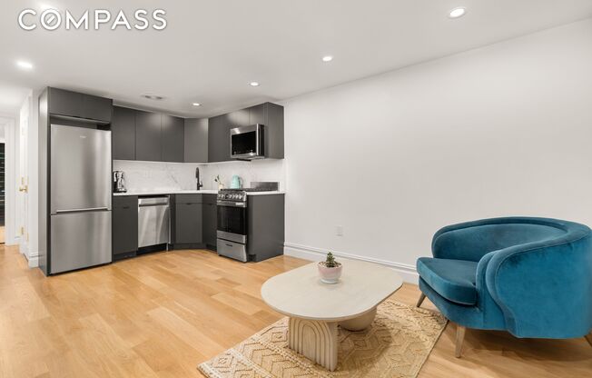 260 TOMPKINS AVE