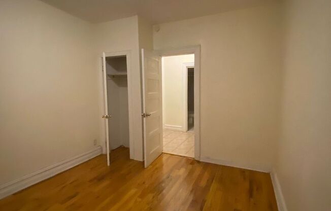 2 beds, 1 bath, $2,200, Unit 02