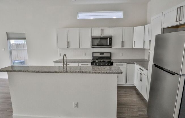 3 beds, 2.5 baths, $1,850, Unit Dakota st #102