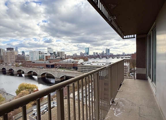 2 beds, 2 baths, 986 sqft, $3,700, Unit 1305