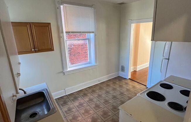 3 beds, 1 bath, $1,400, Unit 145-2F