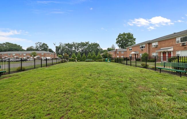 2 beds, 1 bath, 730 sqft, $2,450