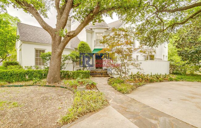 Charming Monticello Townhome – 4 Beds, Updated Kitchen & On-Site Parking