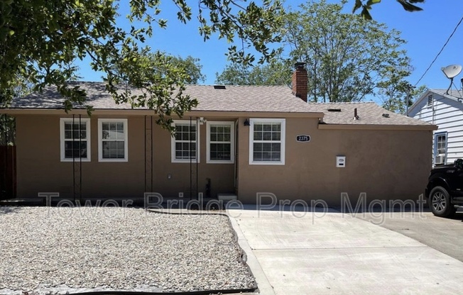 3 beds, 2 baths, 1,052 sqft, $2,250