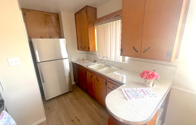 516 W F ST