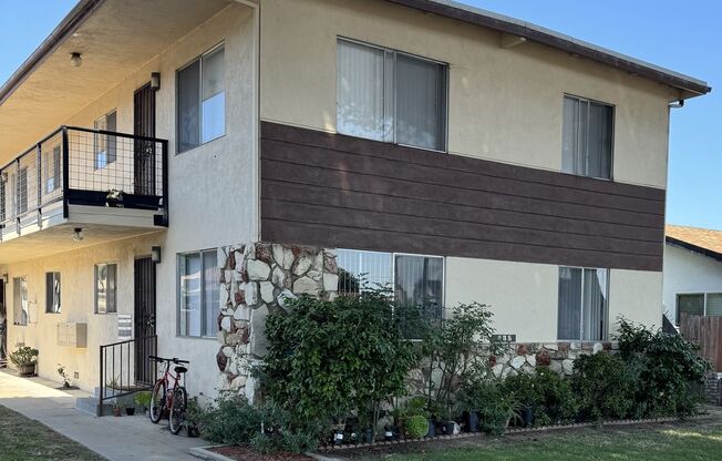 2 beds, 1 bath, $2,000, Unit 435 G