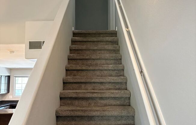 3 beds, 2.5 baths, $2,050, Unit # 1159
