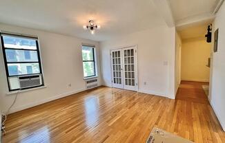 352 W 46 ST