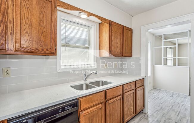 2 beds, 1 bath, $945